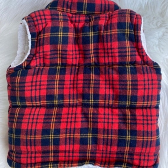 Old Navy toddler boys vest Size 12-18 months red plaid flannel warm fleece lined - Picture 4 of 6